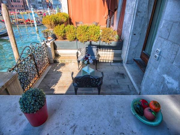 Grimaldi Apartments Hermitage Canal Grande view