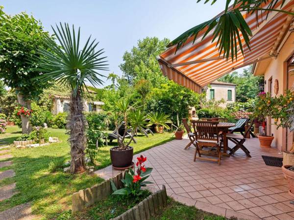 Scenic Villa in Lido di Venezia with Garden