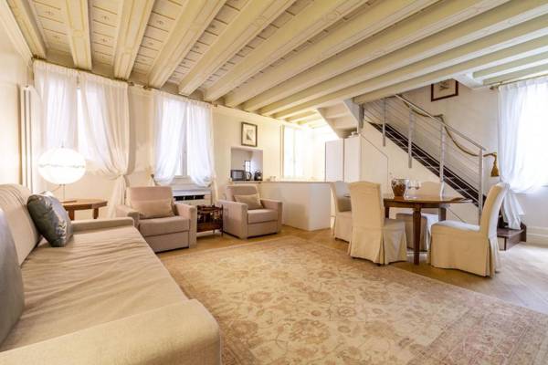 Gondola Luxury - Campo Santi Filippo e Giacomo