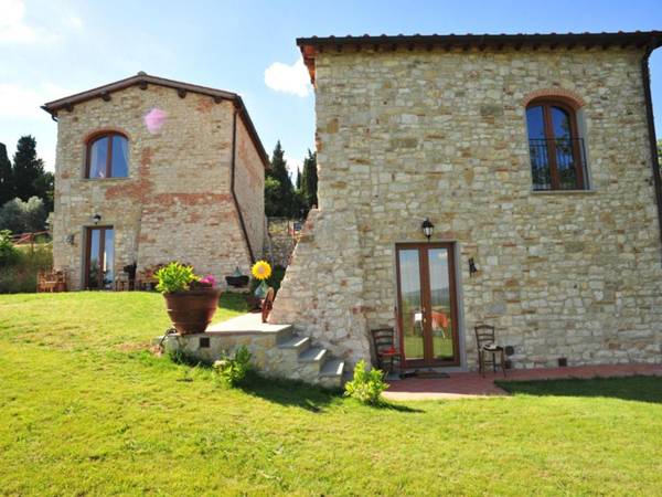 Splendid Holiday Home in Rignano Sull'Arno-FI with Garden
