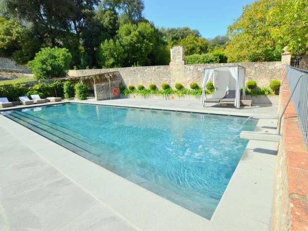 Sprawling Mansion in Tuscany with Swimming Pool