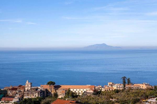 7 bedrooms house with sea view enclosed garden and wifi at Massa Lubrense 2 km away from the beach