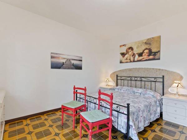 Pleasant Apartment with Courtyard Terrace Parasol Balcony