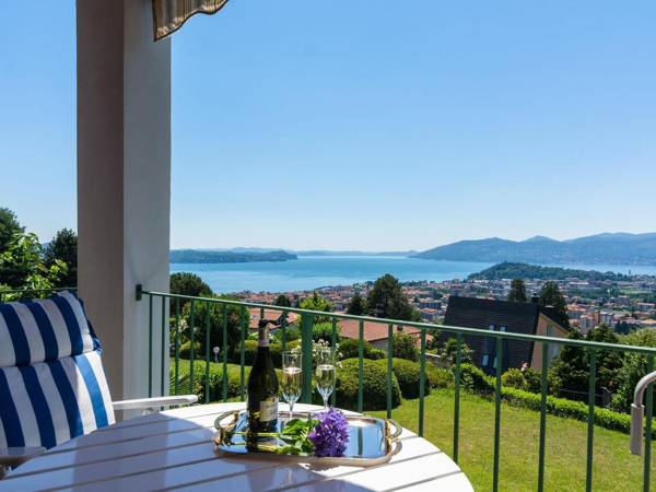 Luxurious Holiday Home in Verbania with Balcony