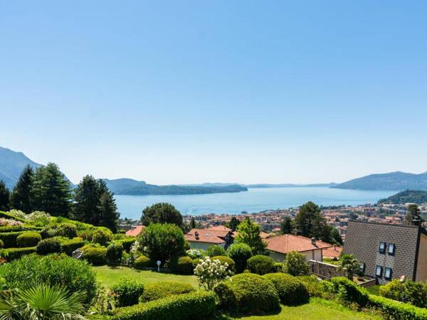 Luxurious Holiday Home in Verbania with Balcony