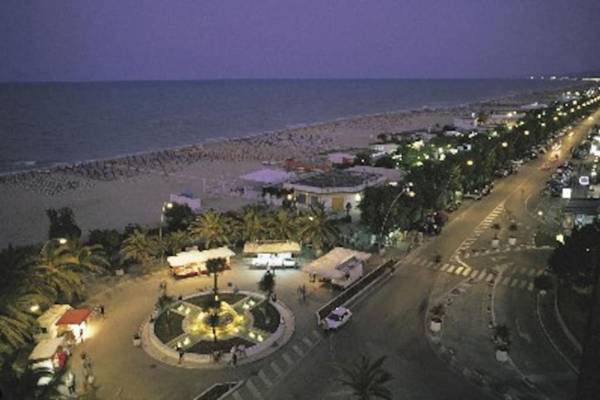 Casa Bella ATTICO FRONTE MARE con PISCINA