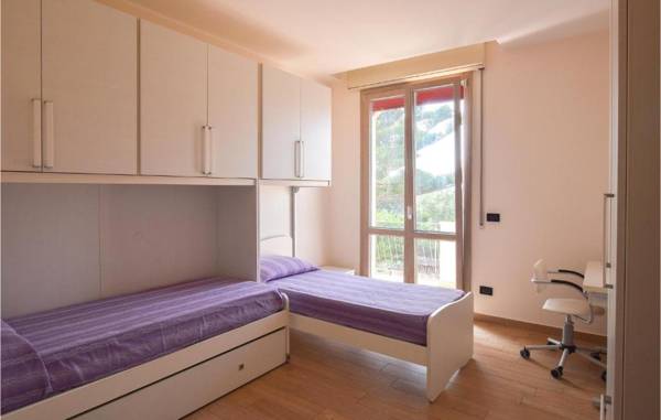 Workspace - Awesome apartment in Motta San Giovanni with WiFi and 3 Bedrooms
