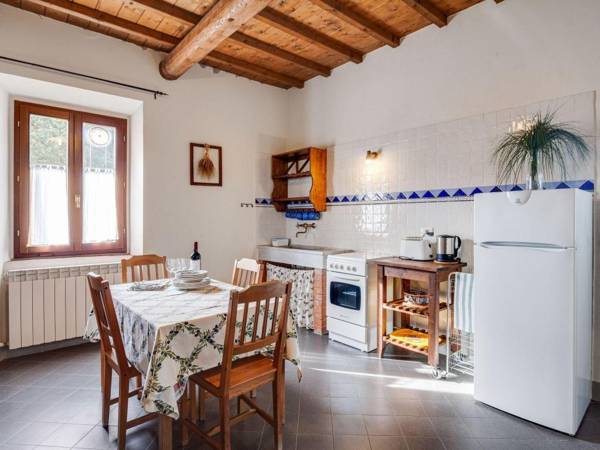 Lovely Holiday Home with Swimming Pool Garden and Barbecue