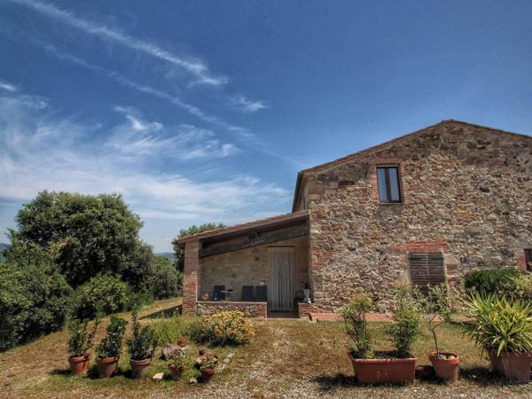 Elegant Cottage in Tuscany with Lake View