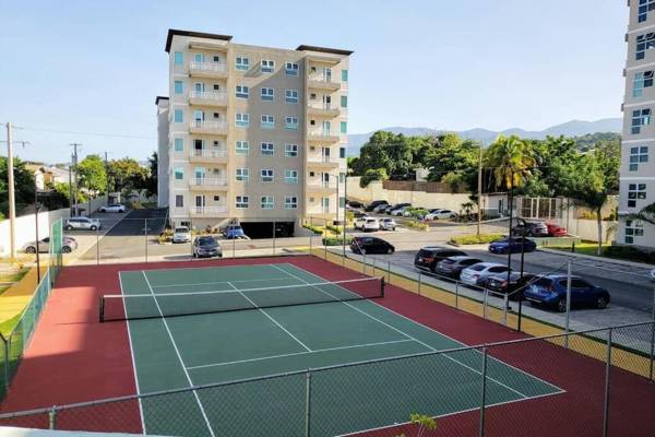 Lounge Lofts Studio Kingston- Gym Tennis Court