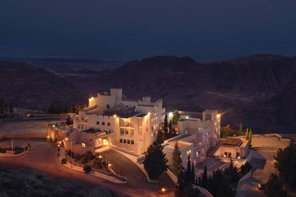 Mövenpick Nabatean Castle Hotel