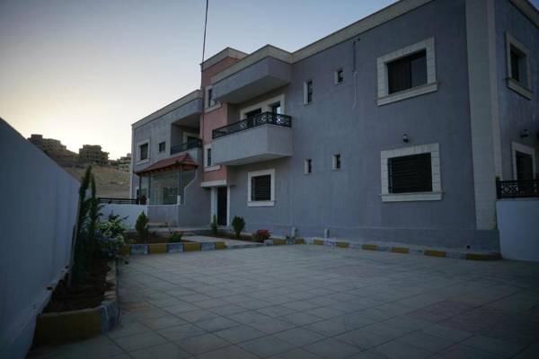 Amro Petra Apartment