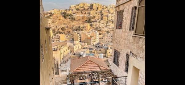 Royal Villa Mira LUXE Condos and Studios With Panoramic Terrace view In Rainbow Street - Downtown Central Amman