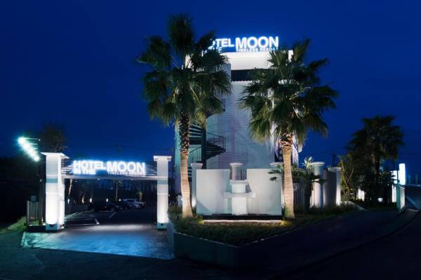 Hotel in the Moon (Adult Only)