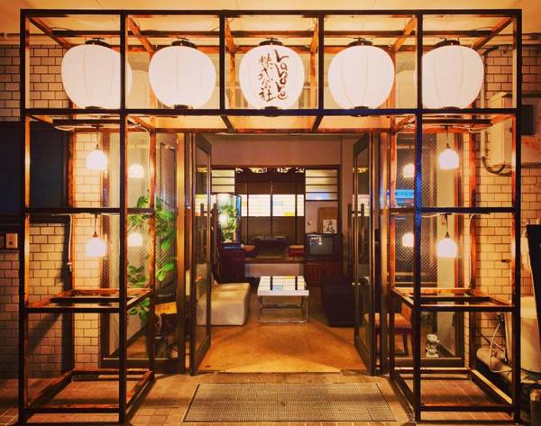 泊まれる図書館 寄処 -yosuga-