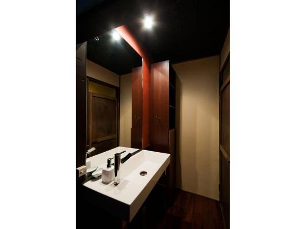 Kamiza-an Japanese Modern House in City Center