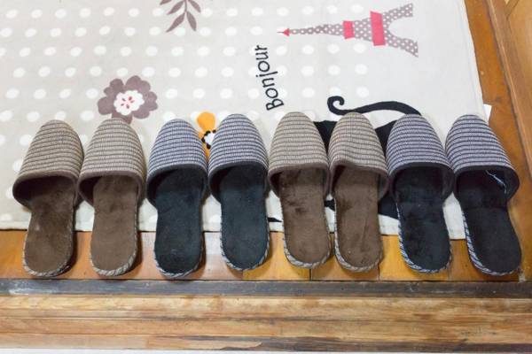 City Center 200 Years Old Traditional House Next to 2 Train Lines