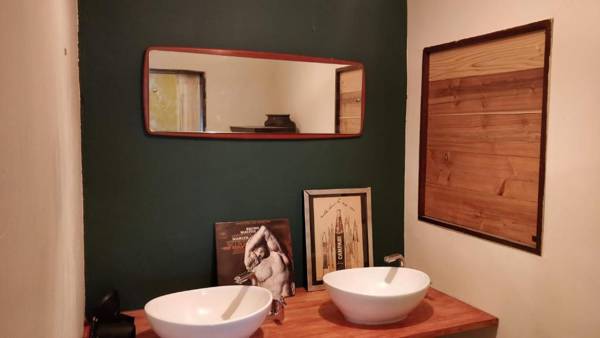 Ini. kobe HOSTEL & CAFE/BAR