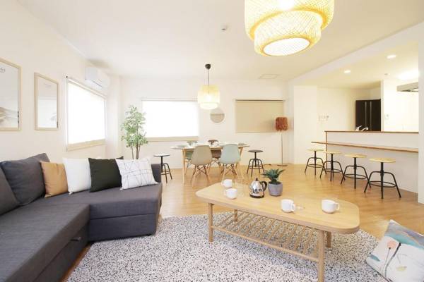 bHOTEL246 Large 2BR Apt 10PPL near Peace Park 301