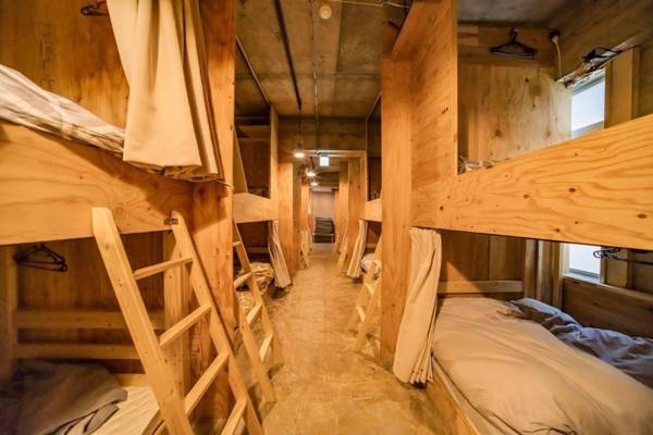 カフェバー&ゲストハウスennova