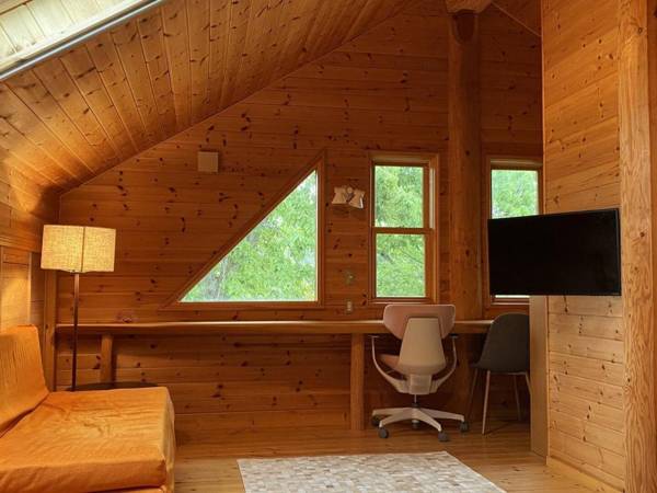 Izu House - Luxury Log Cabin with Cozy Fireplace