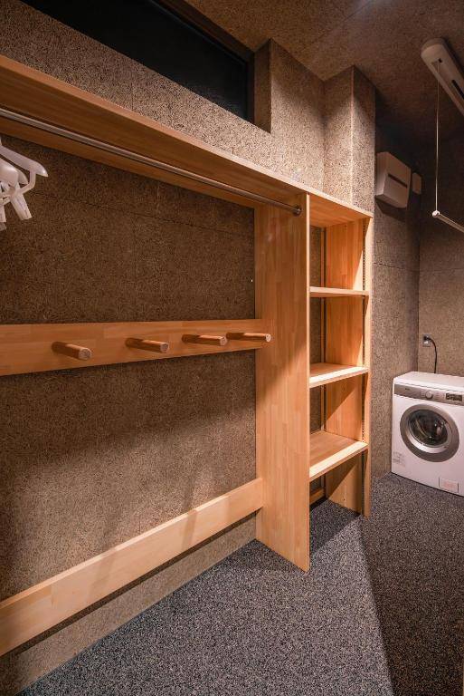 Gravity by The Hakuba Collection