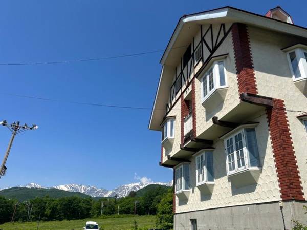 Sunshine Hakuba Ski-to-door