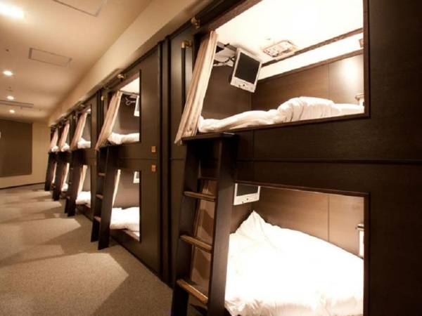 HEARTS Capsule Hotel ?Spa Nakasu