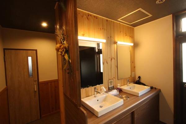 Nozawa Onsen Azegamikan