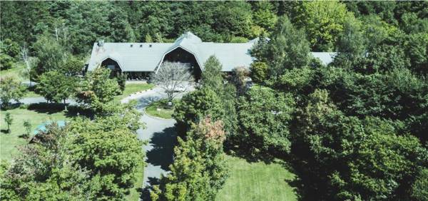 Log Hotel The Maple Lodge