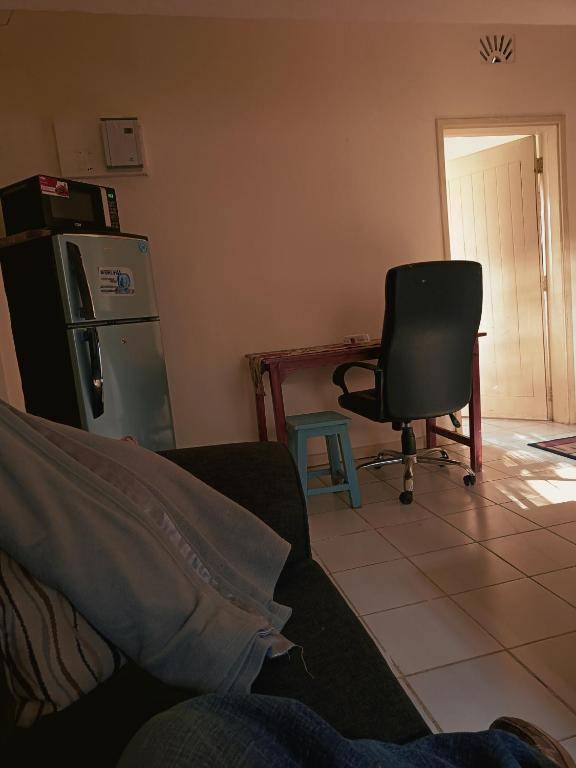 Workspace - Harry's BnB 1 Bedroom Guesthouse