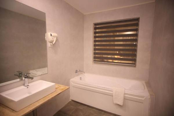 PrideInn Plaza Hotel