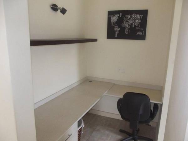 Workspace - Stunning 1 bedroom - Roof Terrace in Valley Arcade