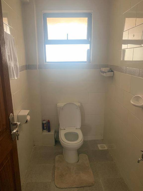 Peaceful and Lovely 1 bedroom with a city view.