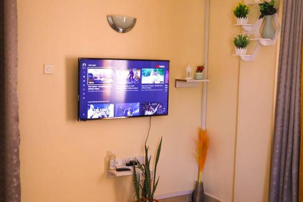 Tom Mboya Estate - Fast WI-FI Netflix and Parking 1Br Apartment in Kisumu Town