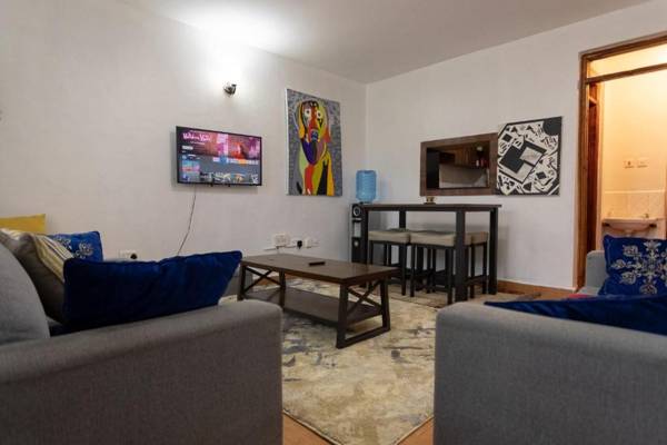 Cozy Executive 2 Bedroom Apartment with fast wi-fi and working station