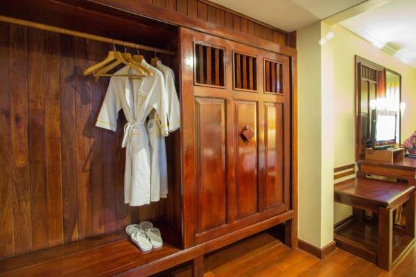 Royal Empire Premium Hotel