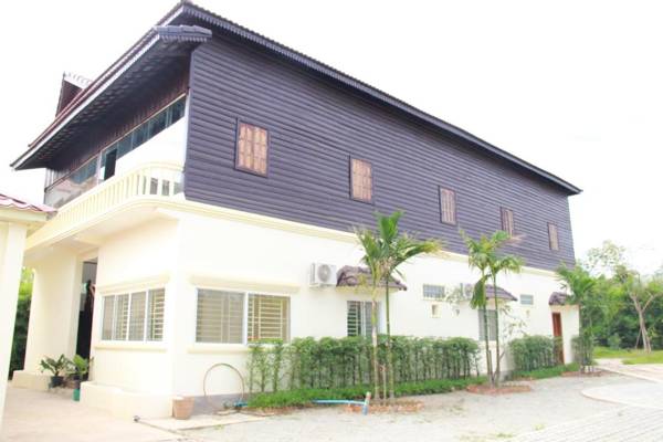 Don Bosco and Vary Guesthouse