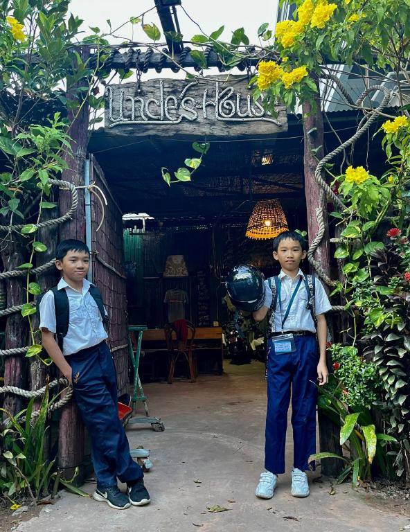 Aunty's House & Uncle's House