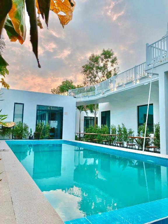 Kampot River Bungalow