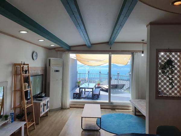 Namhae Gooreum Yeolmae Pension