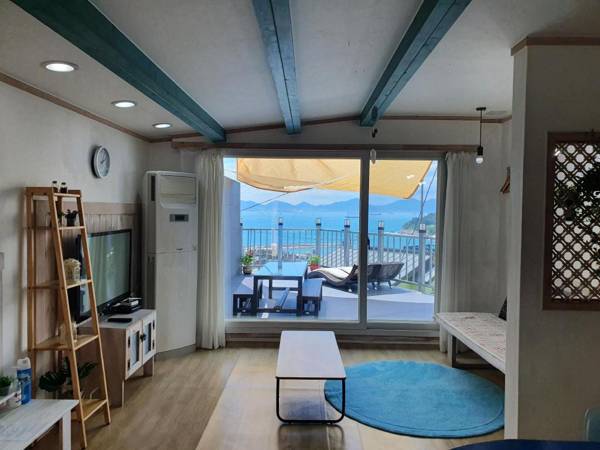 Namhae Gooreum Yeolmae Pension