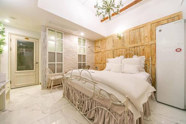 February Boutique Hotel Hwanggeum