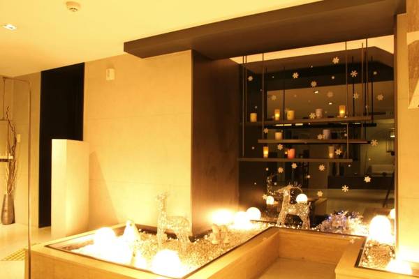 Tria Business & Boutique Hotel