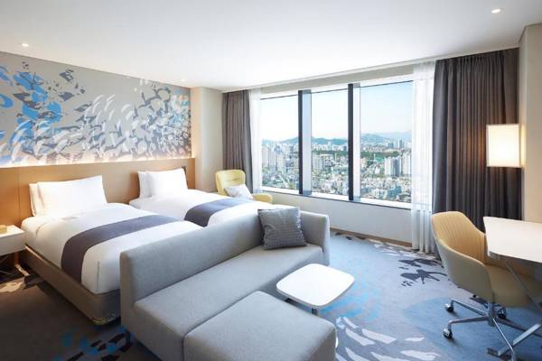 Workspace - Novotel Suites Ambassador Seoul Yongsan