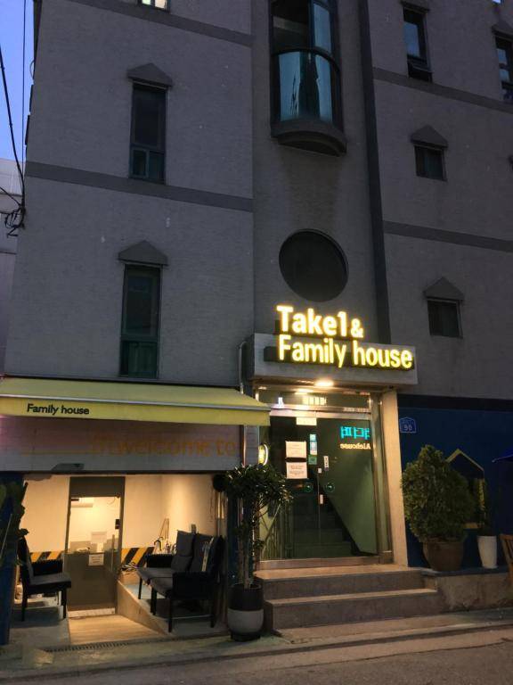Take 1 Guesthouse Hongdae