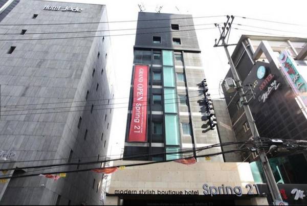 Hotel Spring 21