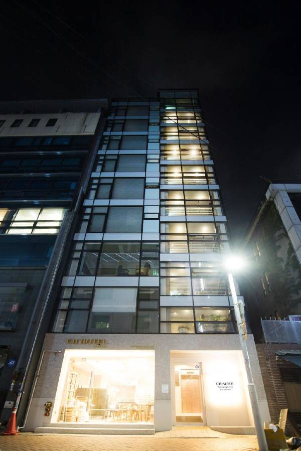 At the Main Street of Myeondong [UH SUITE-C]