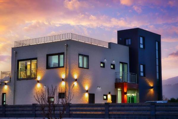 Sokcho Lasso Pool Villa Pension