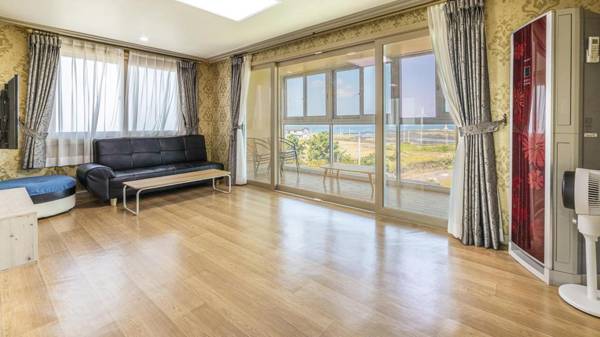 Jeju BasaFan Spa Pension